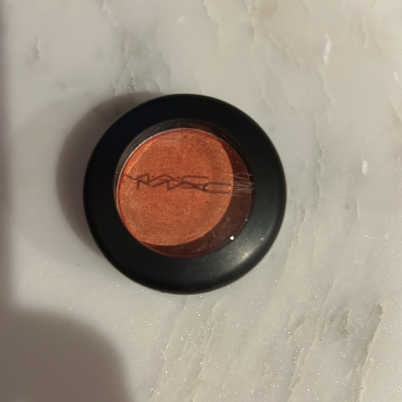 NIB MAC single eyeshadow MAC Eye Shadow SUSPICIOUSLY SWEET FROST - Picture 4 of 5